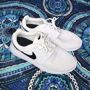 White/Black Women Roshe Run Sneakers
